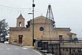 Teti-Chiesa parrocchiale di Santa Maria della Neve: prospetto posteriore affacciato sulla piazza retrostante Teti-Chiesa parrocchiale di Santa Maria della Neve: prospetto posteriore affacciato sulla piazza retrostante