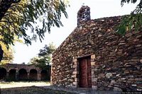 Ulassai-Chiesa romanica di Santa Barbara: facciata Ulassai-Chiesa romanica di Santa Barbara: facciata