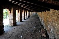 Ulassai-Chiesa romanica di Santa Barbara: il portici che accolgono i pellegrini Ulassai-Chiesa romanica di Santa Barbara: il portici che accolgono i pellegrini