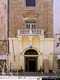 Alghero: ingresso secondario dell&rsquo;ex palazzo Municipale sulla piazza Civica