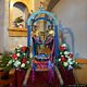 Ardauli-Festa dei Santi Cosma e Damiano: statue dei Santi ricoperte da nastrini colorati