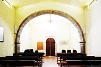 Abbasanta-chiesa campestre di Sant’Agostino: interno verso il portale di ingresso