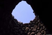 Abbasanta-Il nuraghe Losa: apertura verso l’alto di una delle torri laterali
