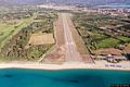 Tortol&igrave;-Arbatax: pista dell&rsquo;Aeroporto di Tortol&igrave; Arbatax che termina nella spiaggia dell&rsquo;Aeroporto