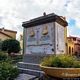 Arbus: il monumento a Pietro leo e Raimondo Garau in piazza Mercato