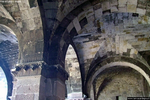 Ardara: chiesa di Nostra Signora del regno: portico