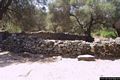 Arzachena: il nuraghe Albucciu: grande capanna delle riunioni