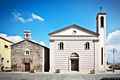 Berchidda: la piazza del Popolo con la chiesa di San Sebastiano ed accanto la chiesa ed Oratorio della Madonna del Rosario