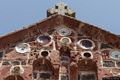 Bonarcado-Santuario di Nostra Signora di Bonacatu: bacini ceramici sul portale romanico