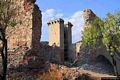 Bosa-resti del Castello di Serravalle: la torre maestra in trachite ocra chiaro Bosa-resti del Castello di Serravalle: la torre maestra in trachite ocra chiaro