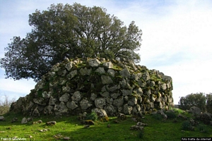 Burgos-Foresta Burgos: il nuraghe su Fraile Burgos-Foresta Burgos: il nuraghe su Fraile