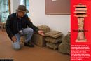 Cabras-Museo Civiso archeologico: Leonardo Melis fotografato accanto al reperto rinvenuto nel Museo