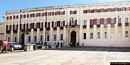 Cagliari-In piazza Palazzo il lato sinistro con in primo piano il Palazzo regio