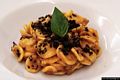 Cagliari-Hit&agraveBistrot: orecchiette al ragù superiore con crumble di olive nere