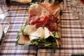 Cagliari: il ristorante su Tzilleri ’e su Doge: Fiore sardo, prosciutto crudo di Oliena, salsiccia e coppa di Ploaghe, pancetta di Samassi, e ricotta mustia di Thiesi, sopressa veneta