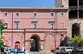 Cagliari-La porta San Pancrazio nel palazzo delle Seziate vista dalla piazza Indipendenza