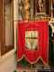 Cagliari-L&rsquo;oratorio del Santissimo Crocefisso: gonfalone che precede la Madonna per il rito de S&rsquo;Incontru