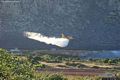 Dorgali-Cala Cartoe: un canadair scarica il pieno di acqua per spegnere l’incendio