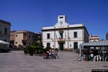 La piazza Belley con il Municipio di Calasetta