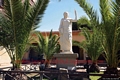Carbonia-La chiesa parrocchiale di San Ponziano: statua di Santa Barbara nel cortile della canonica