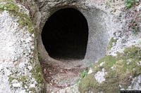 Cardedu-Necropoli del monte Arista: ingresso della I tomba