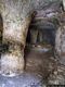 Cargeghe-Necropoli di S’Elighe Entosu: interno con le colonne della tomba VII