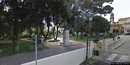 Chiaramonti: la piazza della Repubblica con il Monumento ai Caduti 