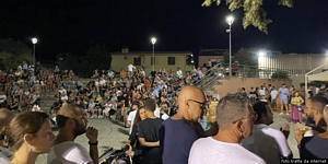 Domus de Maria-Una festa folcloristica in piazza is Argiolas
