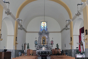 Domus de Maria: chiesa parrocchiale dedicata alla Madonna del Rosario: interno Domus de Maria: chiesa parrocchiale dedicata alla Madonna del Rosario: interno