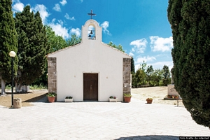Domus de Maria: chia: facciata della chiesa dello Spirito Santo