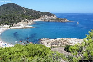 Domus de Maria: il panoramica della Baia di Chia con la spiaggia di su Portu