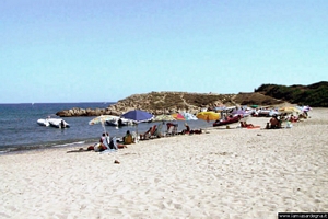 Domus de Maria-La spiaggia verso le scogliere a su Portu