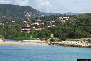 Domus de Maria-Veduta da su Portu verso su Cardinolu