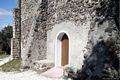 Dorgali-Chiesa campestre di Nostra Signora de S’Ena: ingresso laterale Dorgali-Chiesa campestre di Nostra Signora de S’Ena: ingresso laterale