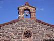 Dualchi: chiesa campestre di San Pietro: il rosone gotico in trachite rossa