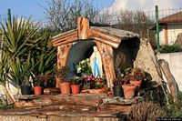 Erula-Cabrana: tabernacolo dedicato alla Madonna di Lourdes