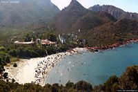 Marina di Gairo-Veduta panoramica della spiaggia di Su Sirboni con il villaggio abbandonato