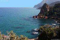 Marina di Gairo-Su Sirboni: tra gli scogli i magnifici fondali di granito rosso Marina di Gairo-Su Sirboni: tra gli scogli i magnifici fondali di granito rosso