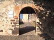Galtellì: chiesa di San Pietro: ingresso al cortile