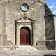 Gesico: chiesa parrocchiale di Santa Giusta: il portale di ingresso