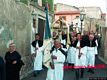 Gesturi-Festa della Madonna del Rosario: i Bianchi in processione con il loro crocifisso