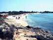 Golfo Aranci: Cala Banana: la spiaggia a sinistra del pontile