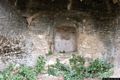 Necropoli di Ochila: interno della tomba 4 con la piccola nicchia