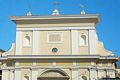 La Maddalena: chiesa parrocchiale di Santa Maria Maddalena: la meridiana al centro della facciata