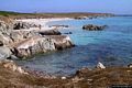 La costa orientale dell’isola di Mal di Ventre: la spiaggia della Cala Valdaro