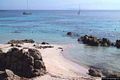 La costa orientale dell’isola di Mal di Ventre: la nostra e l’altra barca all’ancora al largo della Cala dei Pastori
