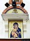 Marrubiu: chiesa ortodossa della Madre di Dio del Perpetuo Soccorso: la Madonna sopra il secondo portale