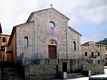 Monti: chiesa parrocchiale di San Gavino Martire e sullo sfondo il palazzo Municipale