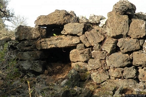 Mores-resti del nuraghe Sa Cuguttada