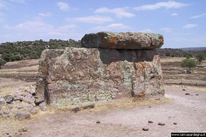 Mores-Dolmen Sa Coveccada